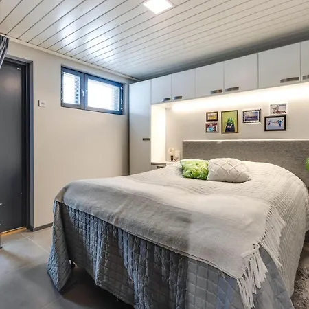 Luksushuvila Marvik Villa *